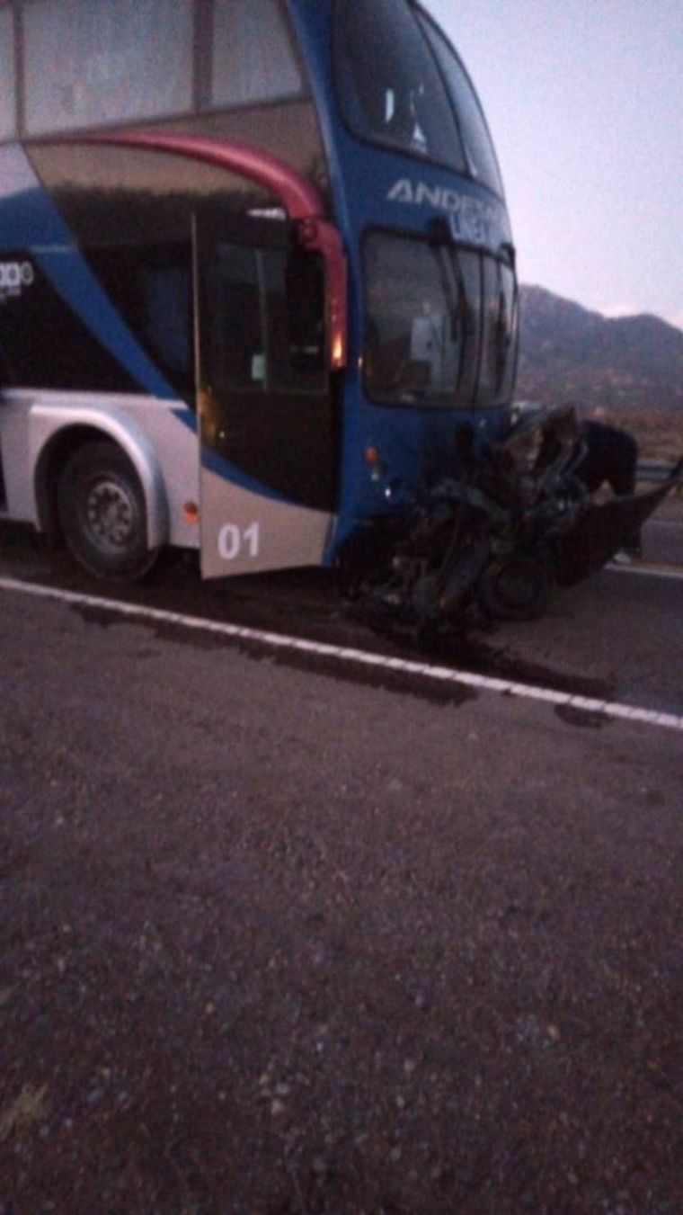 Foto: Fallecieron un hombre y una joven, una niña de 9 años se encuentra muy grave.