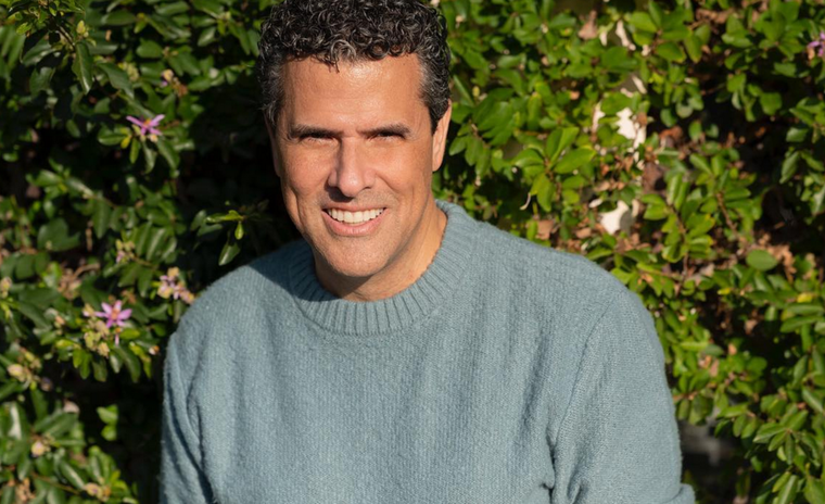 Marco Antonio Regil es un famoso locutor y presentador mexicano.