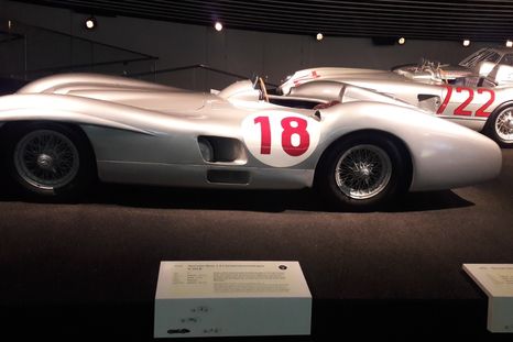 El mítico W196 en el Museo Mercedes-Benz en Stuttgart, Alemania. El mítico W196 en el Museo Mercedes-Benz en Stuttgart, Alemania.