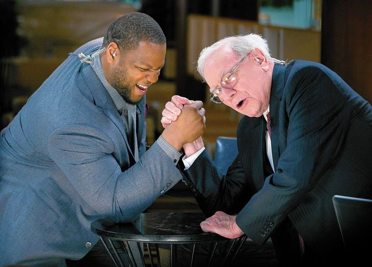 Ndamukong Suh y Warren Buffett. Foto: Sun Sentinel (sun-sentinel.com)