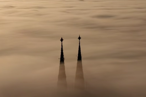 La Catedral de Luján, cubierta por la niebla que azota gran parte de la provincia de Buenos Aires. La Catedral de Luján, cubierta por la niebla que azota gran parte de la provincia de Buenos Aires.