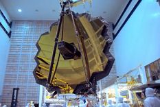 El telescopio James Webb antes de ser enviado a su misión espacial Foto: Télam