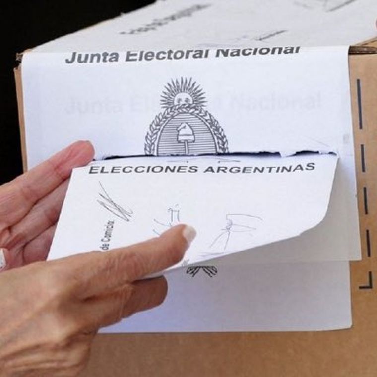 El domingo 26 de octubre habrá restricciones informativas: no podrán difundirse proyecciones ni resultados antes de las 21 hs. 