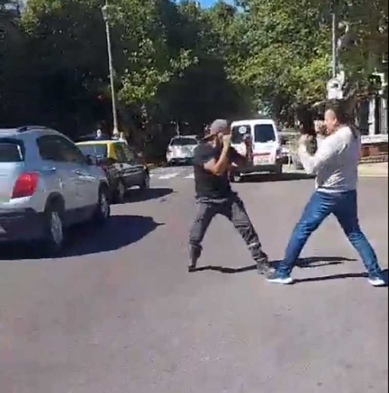 Los barras a las piñas Foto: captura de video