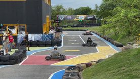 Este jueves se llevó a cabo en el complejo ProRacing, sobre la autopista Córdoba – Villa Carlos Paz, “La carrera del verano”, un encuentro de karting que reunió a artistas de la cartelera teatral y a periodistas que cubren la temporada de verano. Fotos: Luis Tórtolo