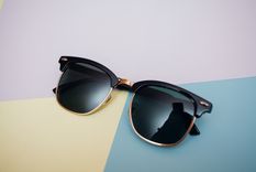 Los rayones en los lentes de sol pueden atenuarse con trucos caseros de limpieza. Foto: Shutterstock