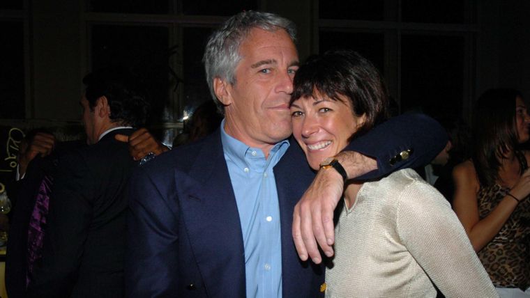 El polémico traslado de cárcel de Ghislaine Maxwell, la expareja de Jeffrey Epstein que cumple condena en EE.UU. por tráfico sexual de menores