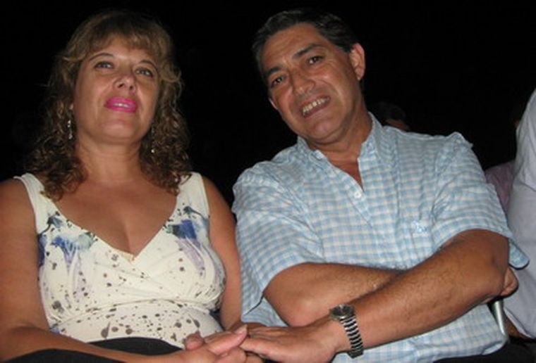 Scollo, feliz por el fin de la huelga, junto a su esposa Nancy Rodríguez.