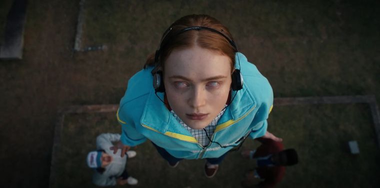 La escena clave de Stranger Things en la que suena Running up that hill, de Kate Bush