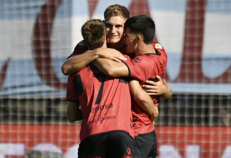 Pellegrino se convirtió en el máximo goleador del Calamar desde su regreso a Primera (15). Foto: Fotobaires