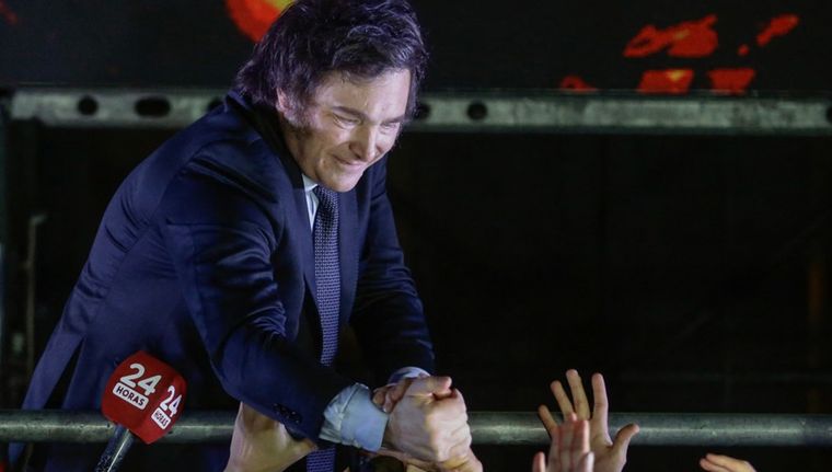 Milei ya proyecta su plan económico con el que piensa bajar la inflación Foto: AFP