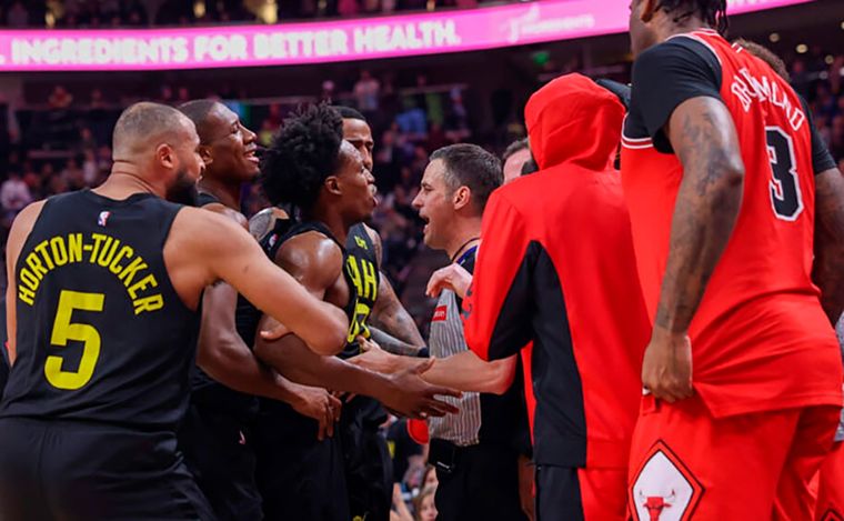 Sobre el final del encuentro, la tensión se apoderó de los protagonistas y todo terminó con una feroz pelea. Foto: @eldesmarque