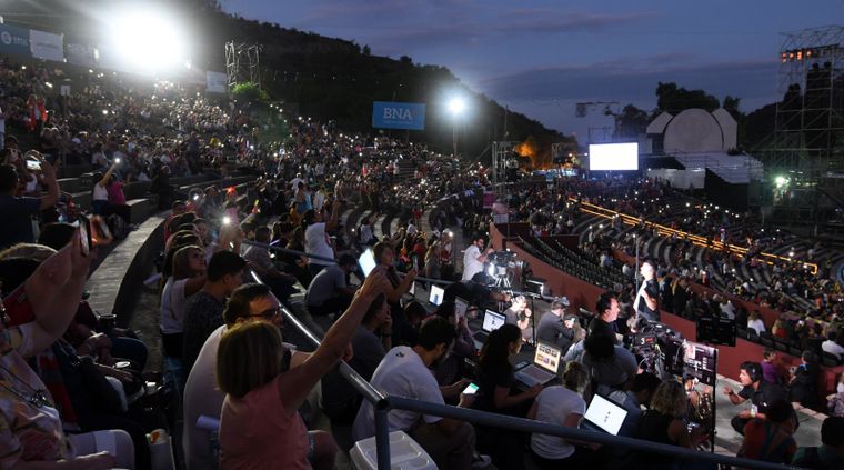 Ya es una fiesta el teatro griego. Foto: ALF PONCE MERCADO / MDZ
