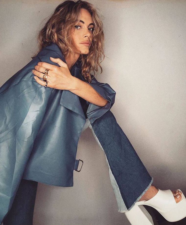 Emilia Attias y sus trucos para usar plataformas en todos nuestros looks Foto: Instagram