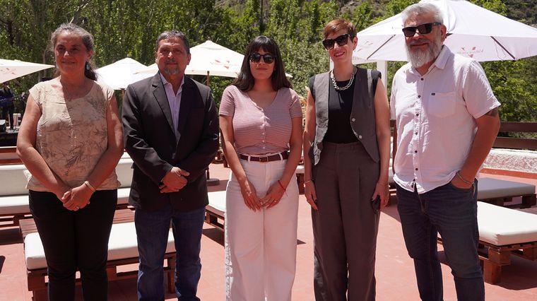 Laura Beningazza, Carlos Daparo, Tamara Salomón, Jimena Latorre y Diego Gareca. Laura Beningazza, Carlos Daparo, Tamara Salomón, Jimena Latorre y Diego Gareca.