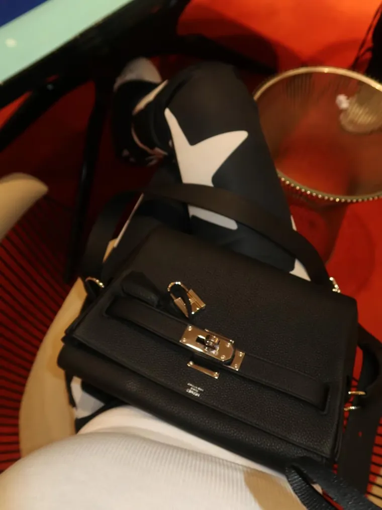 Hermès Kelly: los detalles del look de la China Suárez. Hermès Kelly: los detalles del look de la China Suárez.