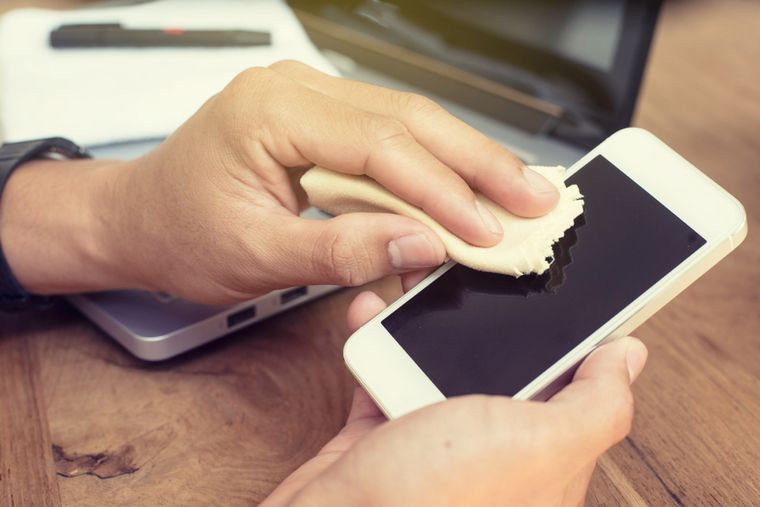 Limpieza Cómo limpiar el móvil Foto: Shutterstock