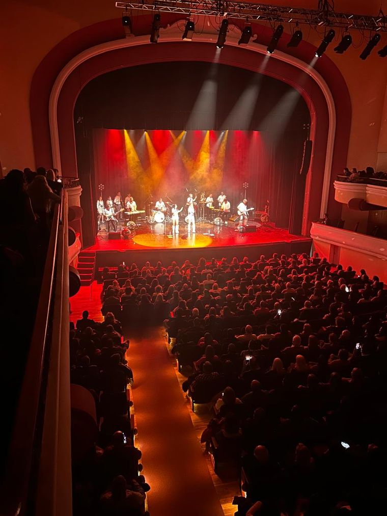 El público mendocino aportó energía y entusiasmo en el show de ABBA Experience en Mendoza. El público mendocino aportó energía y entusiasmo en el show de ABBA Experience en Mendoza.