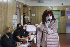 video: copio el baile de cristina mientras votaba y se hizo viral