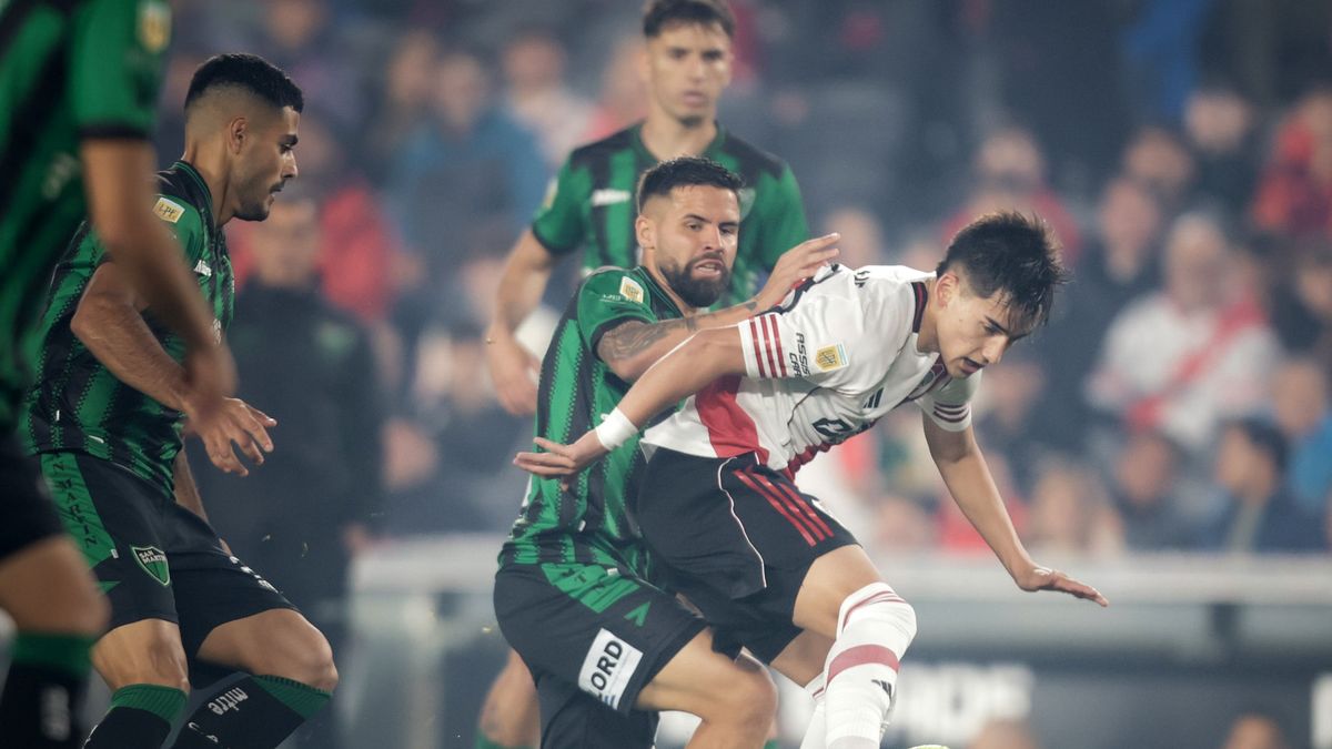 En vivo: con goles de Lencina y Salas, River le gana 2-0 a San Martín de San Juan y vuelve a la cima