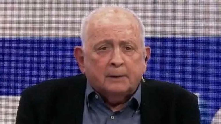 A los 82 años, el histórico periodista enfrenta una recuperación que los especialistas definen como muy lenta. / Captura TV