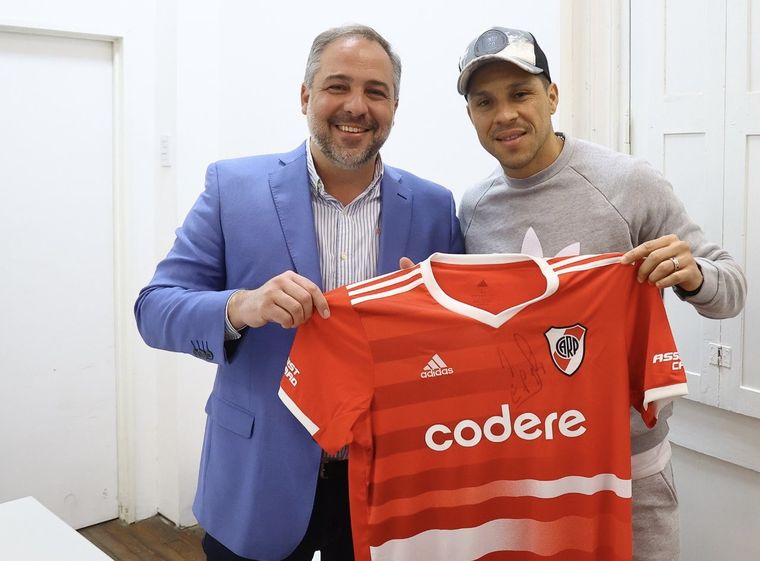 El intendente maipucino mantuvo un encuentro este viernes con el capitán de River. Foto: Twitter @MatiasStevanato