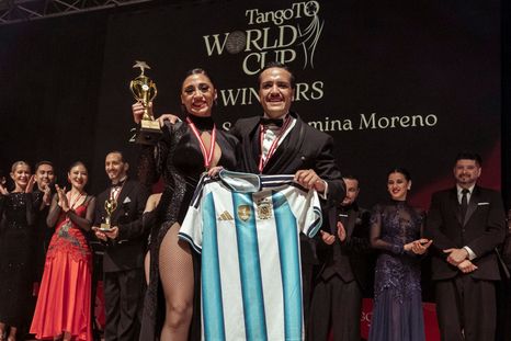 La pareja mendocina durante la premiación en la Tango to Istanbul World Cup La pareja mendocina durante la premiación en la Tango to Istanbul World Cup