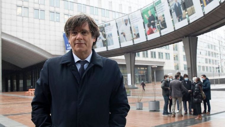 Puigdemont está solicitado por la Justicia española. Foto: GETTY IMAGES.