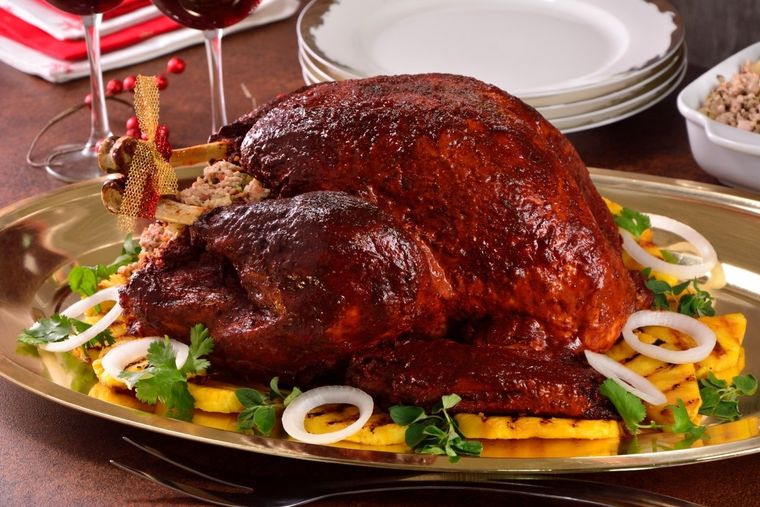 Admira este delicioso pavo enchilado. Lo harás en simples pasos y lograrás un sabor riquísmo.