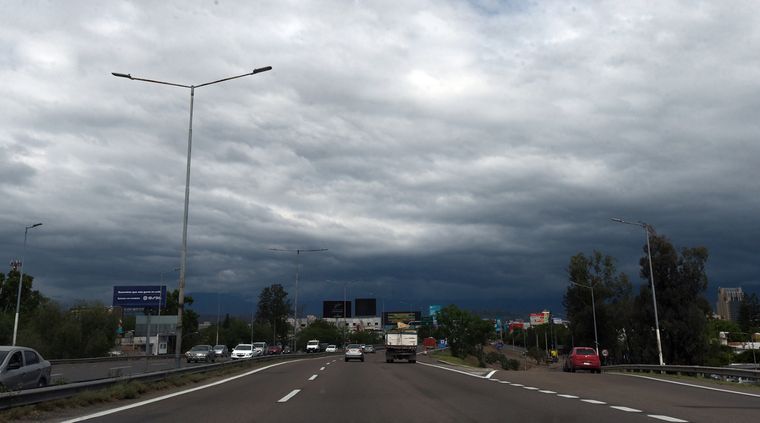 El domingo estuvo gris pero en la semana habrá buen tiempo en Mendoza. Foto: ALF PONCE MERCADO / MDZ