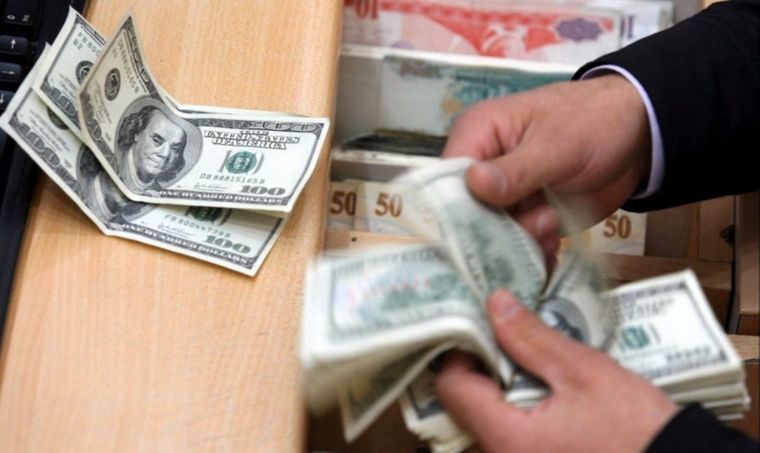 El ministro de Economía dijo que no habrá una devaluación, pero que la brecha cambiaria es alta