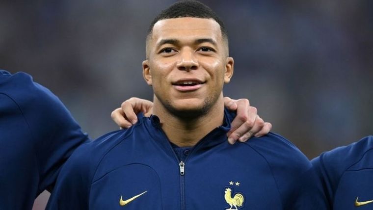 Kylian Mbappé y una fuerte respuesta tras ser denunciado por donaciones a policías franceses.