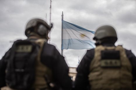El Ejército Argentino presentó un vehículo terrestre no tripulado con un sistema de armas operado a distancia. El Ejército Argentino presentó un vehículo terrestre no tripulado con un sistema de armas operado a distancia.