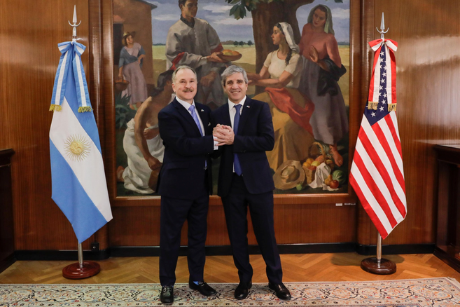Luis Caputo y Peter Lamelas mantuvieron un encuentro bilateraL en Buenos Aires.