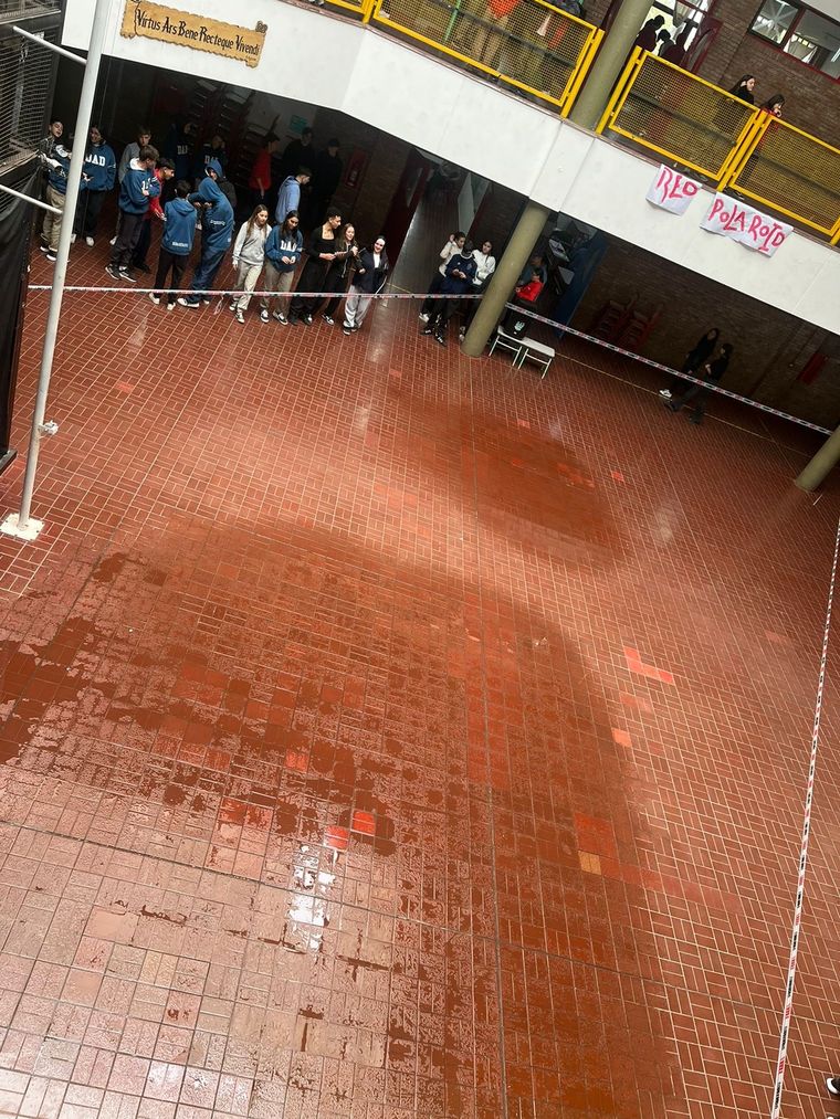 El patio interno del DAD tuvo que ser clausurado debido a la lluvia