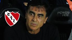 Gustavo Quinteros no estará en el banco de Independiente ante el Ciclón pese a que pondrá el gancho dos días antes del clásico. Gustavo Quinteros no estará en el banco de Independiente ante el Ciclón pese a que pondrá el gancho dos días antes del clásico.