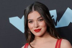 Hailee Steinfeld reinventa los skinny jeans Foto: Vinilo Blog - https://viniloblog.com/wp-content/uploads/2019/09/hailee-steinfeld-hawkeye.jpg