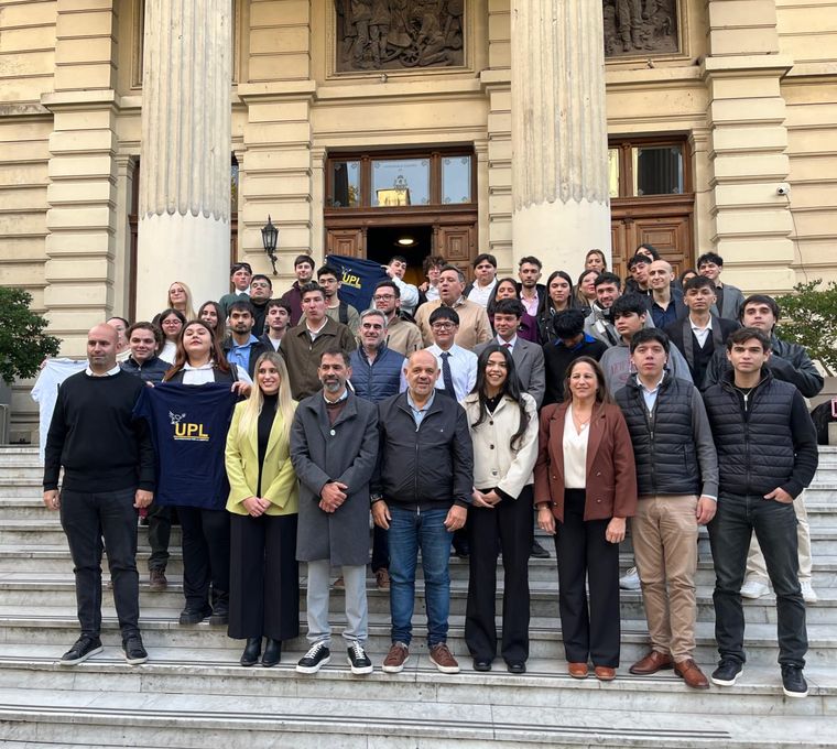 Los legisladores libertarios respaldaron a los estudiantes agredidos por militantes kirchneristas en la UNLP y piden explicaciones a las autoridades universitarias