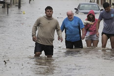 El presidente Javier Milei decidió vetar en su totalidad el proyecto de Ley que declaraba la emergencia y catástrofe en Bahía Blanca tras las inundaciones de marzo. El presidente Javier Milei decidió vetar en su totalidad el proyecto de Ley que declaraba la emergencia y catástrofe en Bahía Blanca tras las inundaciones de marzo.