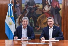 El ministro de Economía Luis Toto Caputo y el gobernador de Chaco, Leandro Zdero, pusieron la rúbrica a un acuerdo para refinanciar la deuda provincial de casi 470 mil millones de pesos.&nbsp;