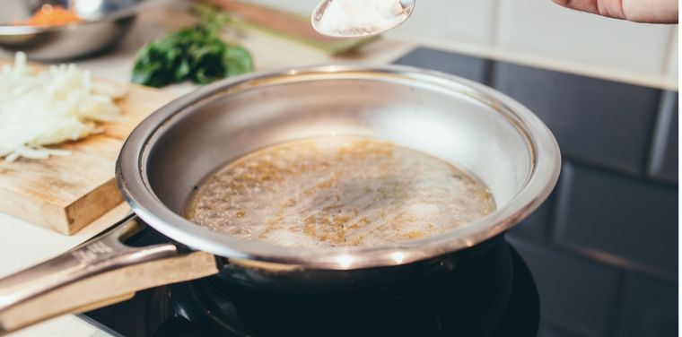 El calor y algunos minerales del agua dañan el fondo de nuestra olla Foto: Shutterstock