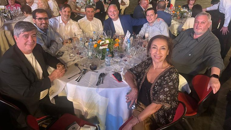 La mesa del Instituto Provincial de la Vivienda. La mesa del Instituto Provincial de la Vivienda.