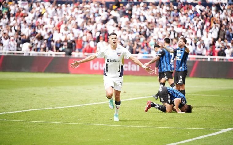 Alex Arce está a un paso de regresar a Independiente Rivadavia con un registro superlativo. Alex Arce está a un paso de regresar a Independiente Rivadavia con un registro superlativo.