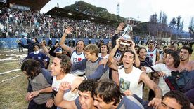 Uno de los momentos más importantes de la historia de Independiente Rivadavia, que ahora los hinchas trajeron al presente. Uno de los momentos más importantes de la historia de Independiente Rivadavia, que ahora los hinchas trajeron al presente.