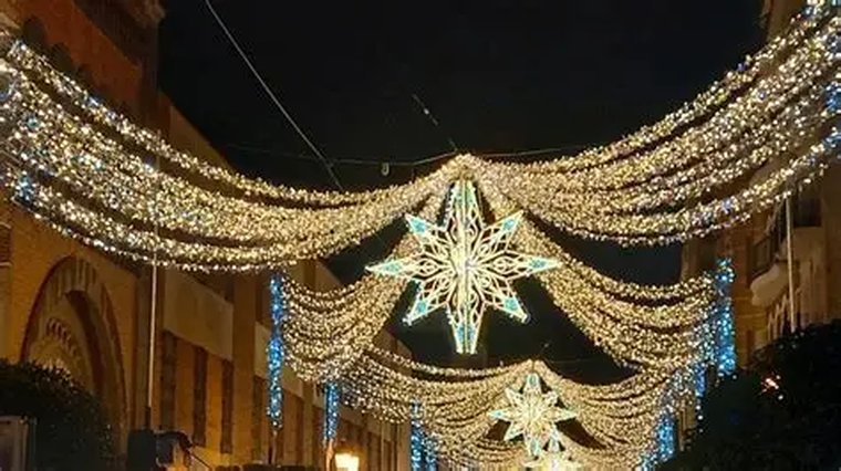 Esos deseos que hacemos por igual a hermanos, sobrinos o clientes del negocio, en el fondo no deseen nada específico. Esos deseos que hacemos por igual a hermanos, sobrinos o clientes del negocio, en el fondo no deseen nada específico.