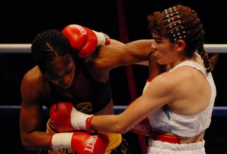 Acuña ganó en fallo dividiido y dejando sensación de poco. Foto: Fotostelam