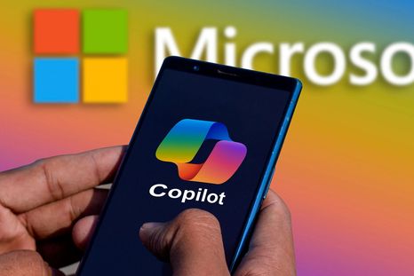 Microsoft habilitó en Windows 11 dos funciones que buscan hacer del asistente un copiloto real del sistema:Copilot Voice, para controlar la computadora con la voz, y Copilot Vision, para que el asistente “vea” lo que está en pantalla y ofrezca ayuda contextual. Microsoft habilitó en Windows 11 dos funciones que buscan hacer del asistente un copiloto real del sistema:Copilot Voice, para controlar la computadora con la voz, y Copilot Vision, para que el asistente “vea” lo que está en pantalla y ofrezca ayuda contextual.