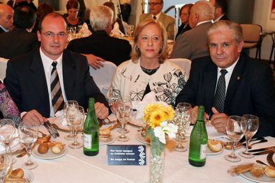 MDZol | Adriana Peña, Claudio Muriel, Graciela Roiz y Juan Carlos García Zuloaga, en momentos previos a la disertación. Foto: Gentileza