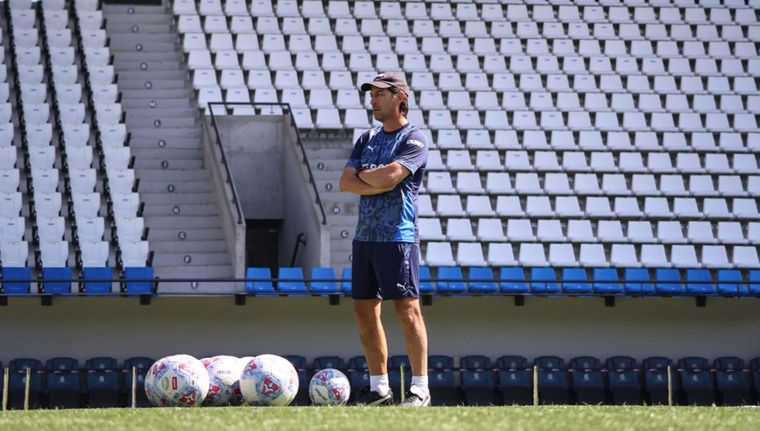 El equipo chileno es conducido por el DT argentino Daniel Garnero, quien pasó como jugador por UC en los 90. El equipo chileno es conducido por el DT argentino Daniel Garnero, quien pasó como jugador por UC en los 90.
