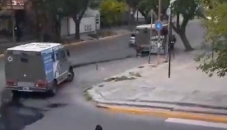 Choque entre camiones de caudales Foto: Captura Video